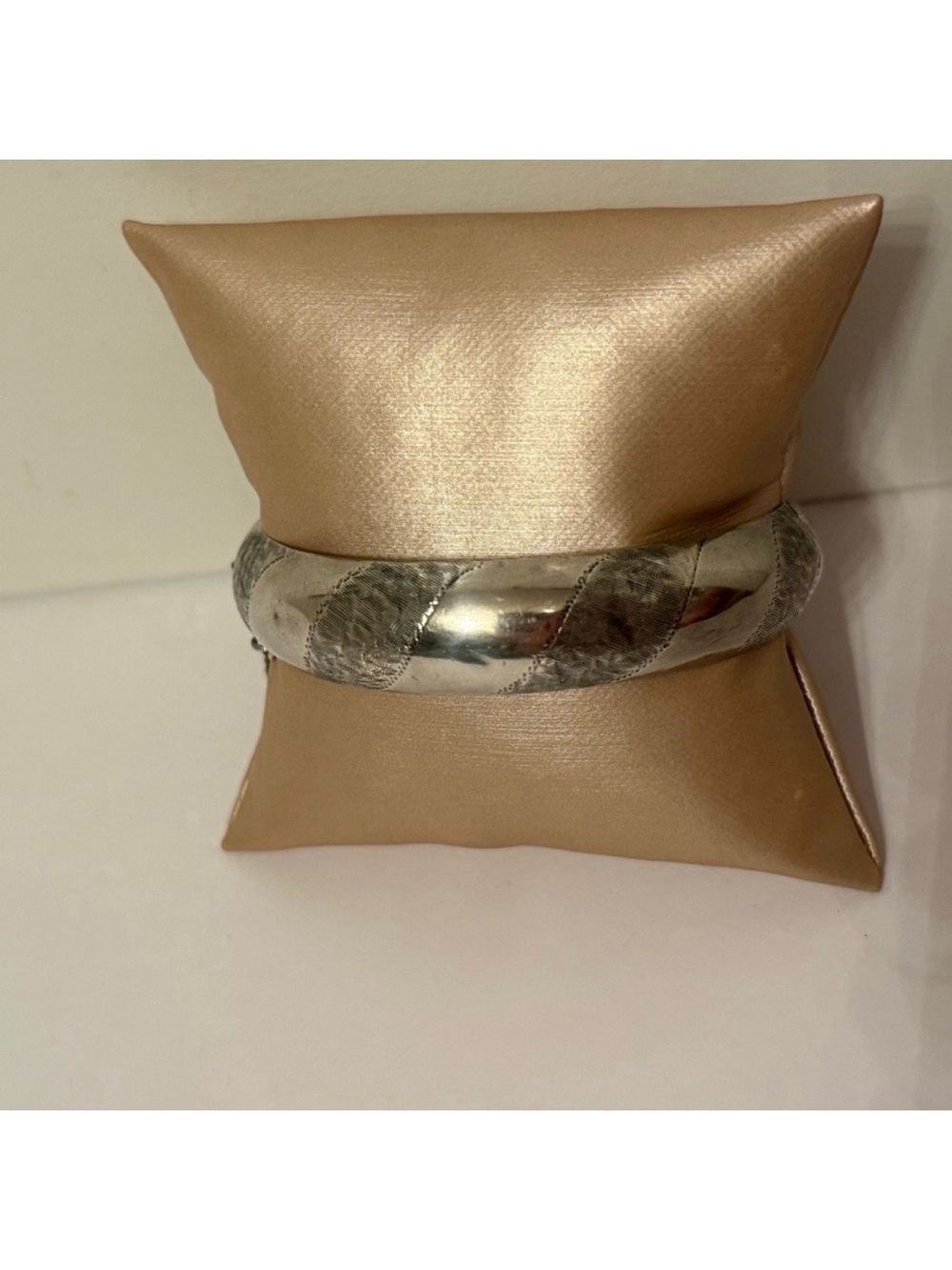 THAILAND BRACELET BANGLE HINGED STERLING SILVER 925 ETCHED SAFETY CHAIN 17.6g
